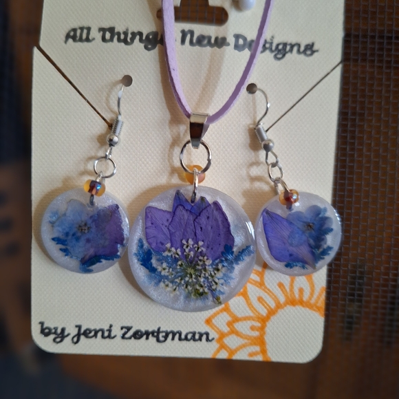 Handmade epoxy resin jewelry by me 🌟 - Picture 1 of 2